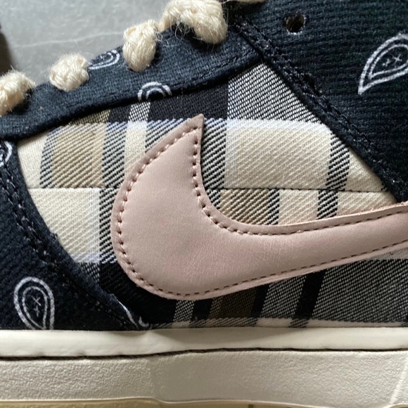 Travis Scott X SB Dunk Low - Picture 11 of 16